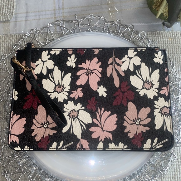 Anne Klein floral Wristlet! - Picture 4 of 9
